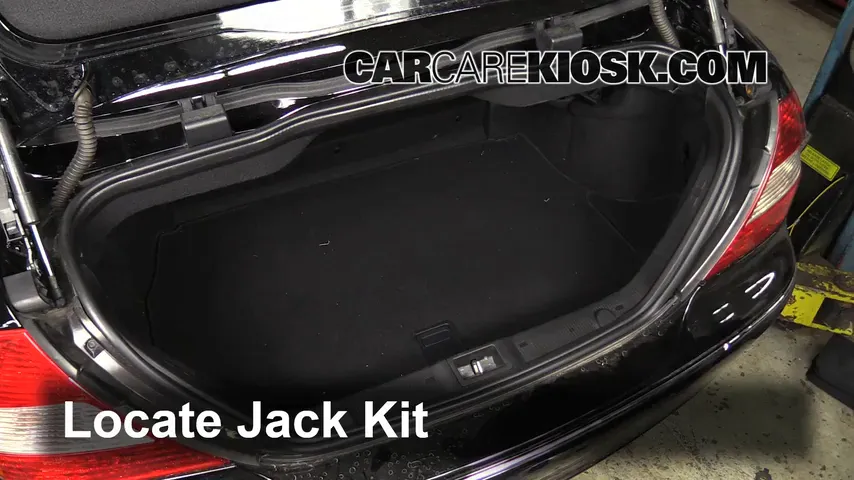 2006 Mercedes-Benz CLK350 3.5L V6 Convertible (2 Door) Pneus et roues Changer un pneu crevé